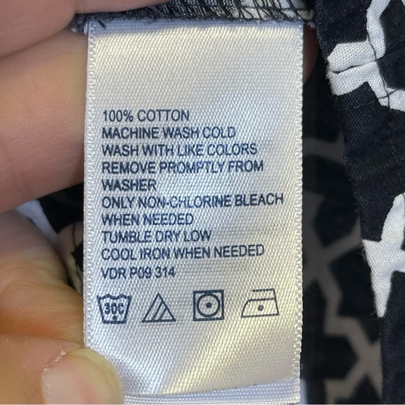 Nautica, Button Down Blouse, Size Small. Wrinkle Resistant. New condition! - Picture 4 of 5